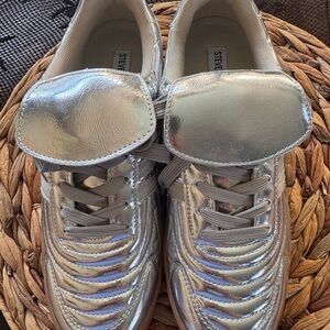Steve Madden Madrid Silver Lace-Up Sneakers Size 9.5 women